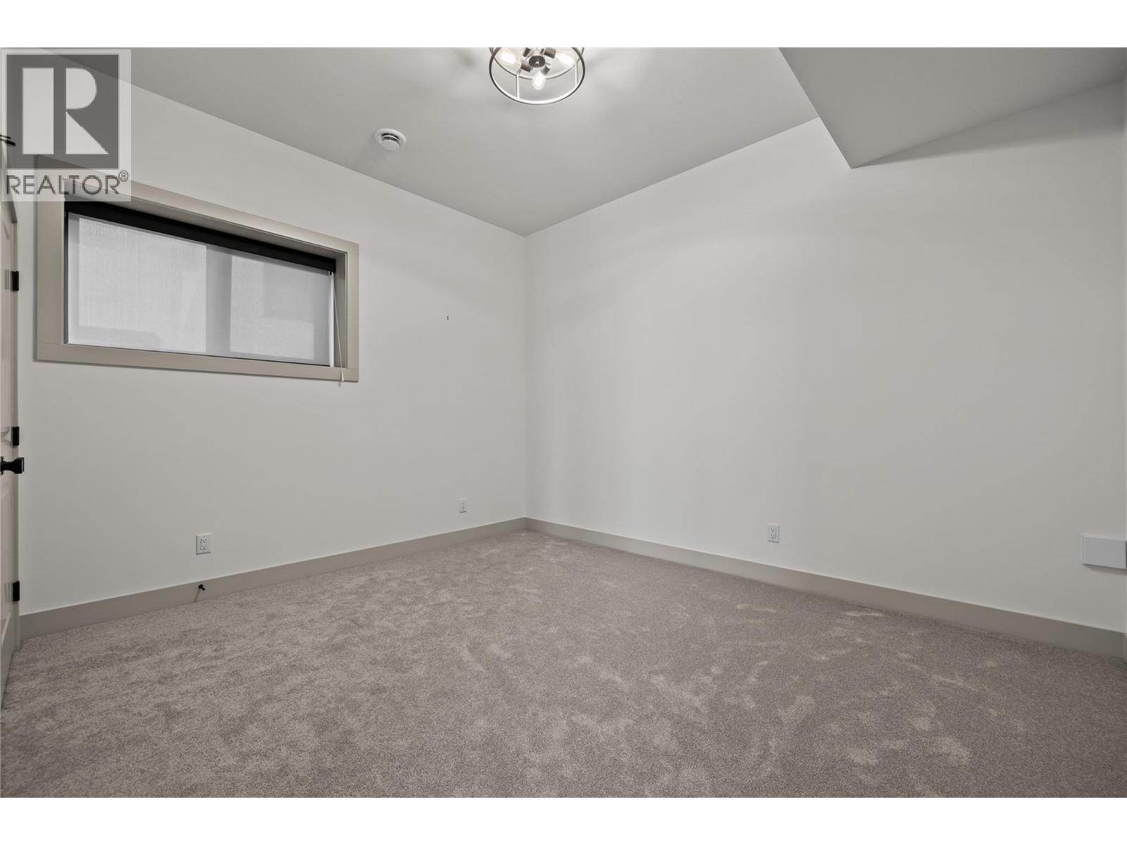 1062 Emslie Street, Kelowna