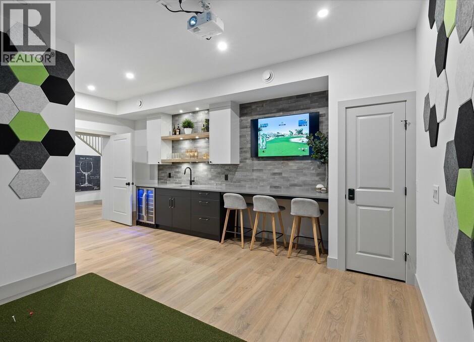 1062 Emslie Street, Kelowna