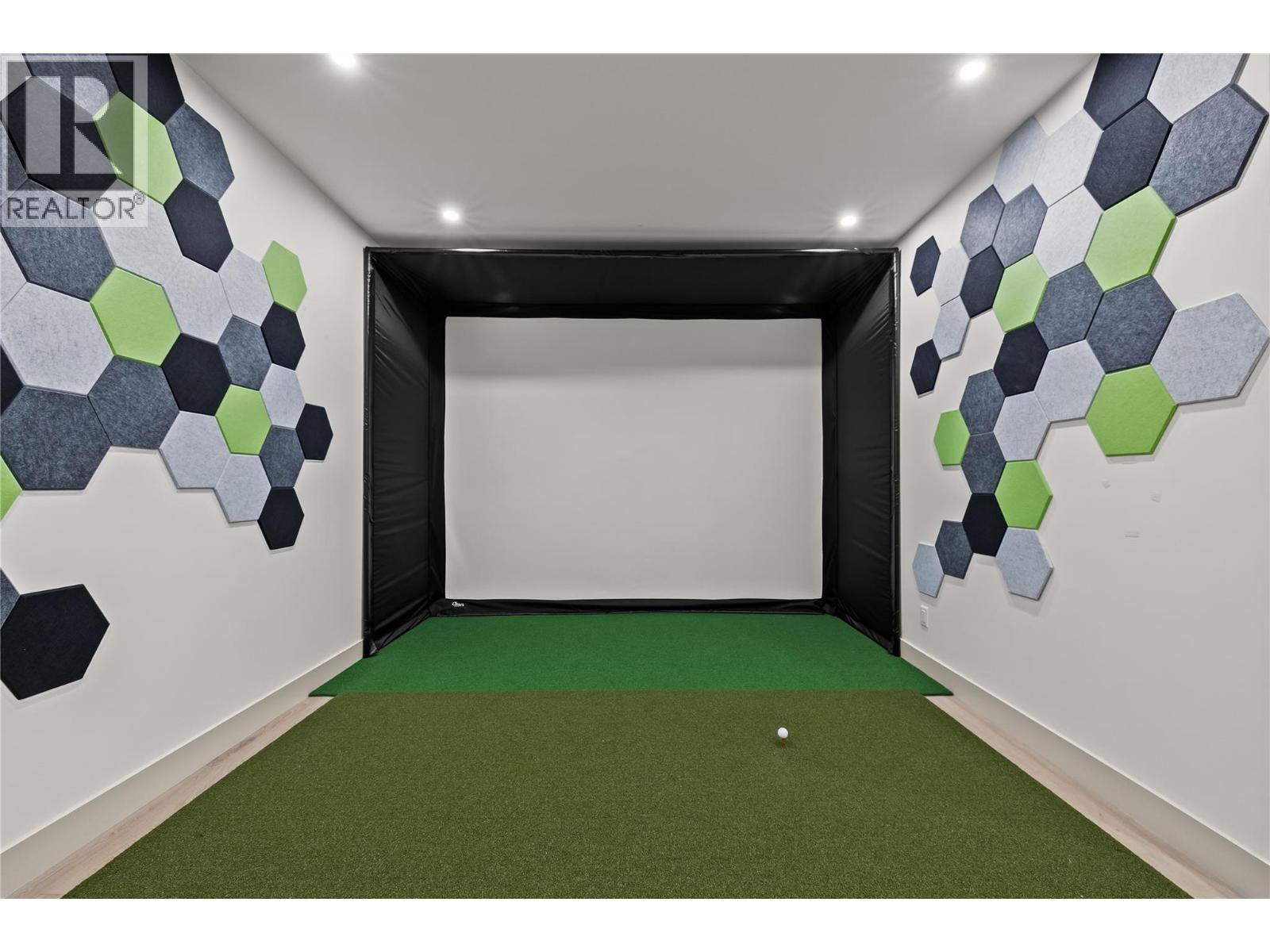 1062 Emslie Street, Kelowna