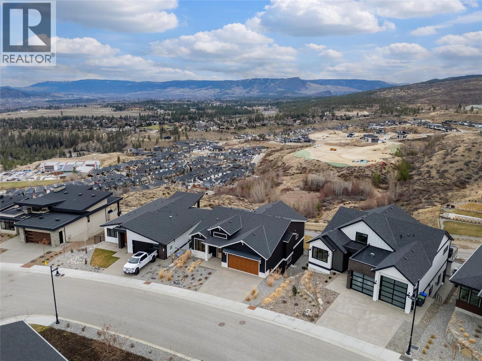 1062 Emslie Street, Kelowna