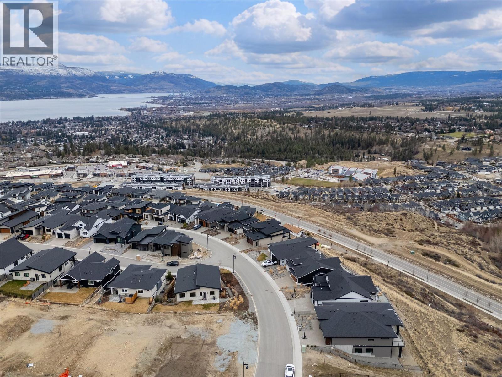 1062 Emslie Street, Kelowna