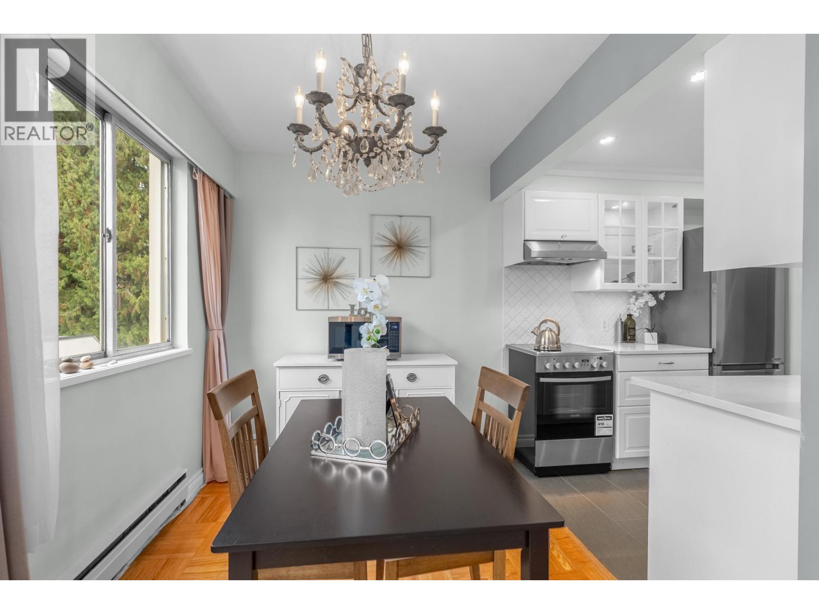 402 1750 ESQUIMALT AVENUE, West Vancouver