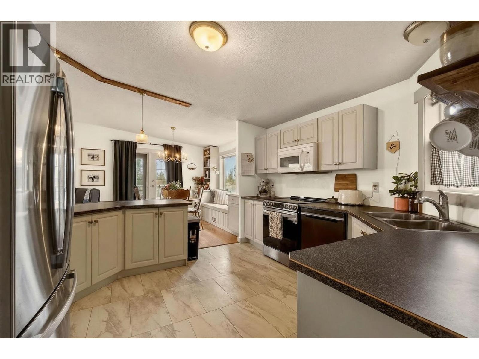 #27 900 10 AVENUE SE - 6