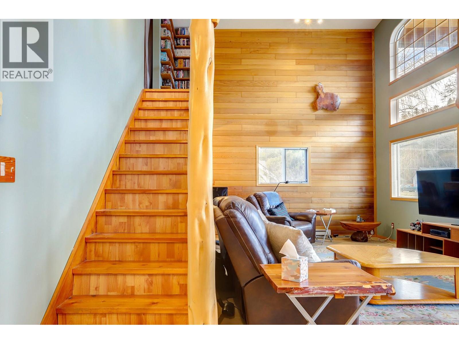 308 3rd Avenue NW, Nakusp