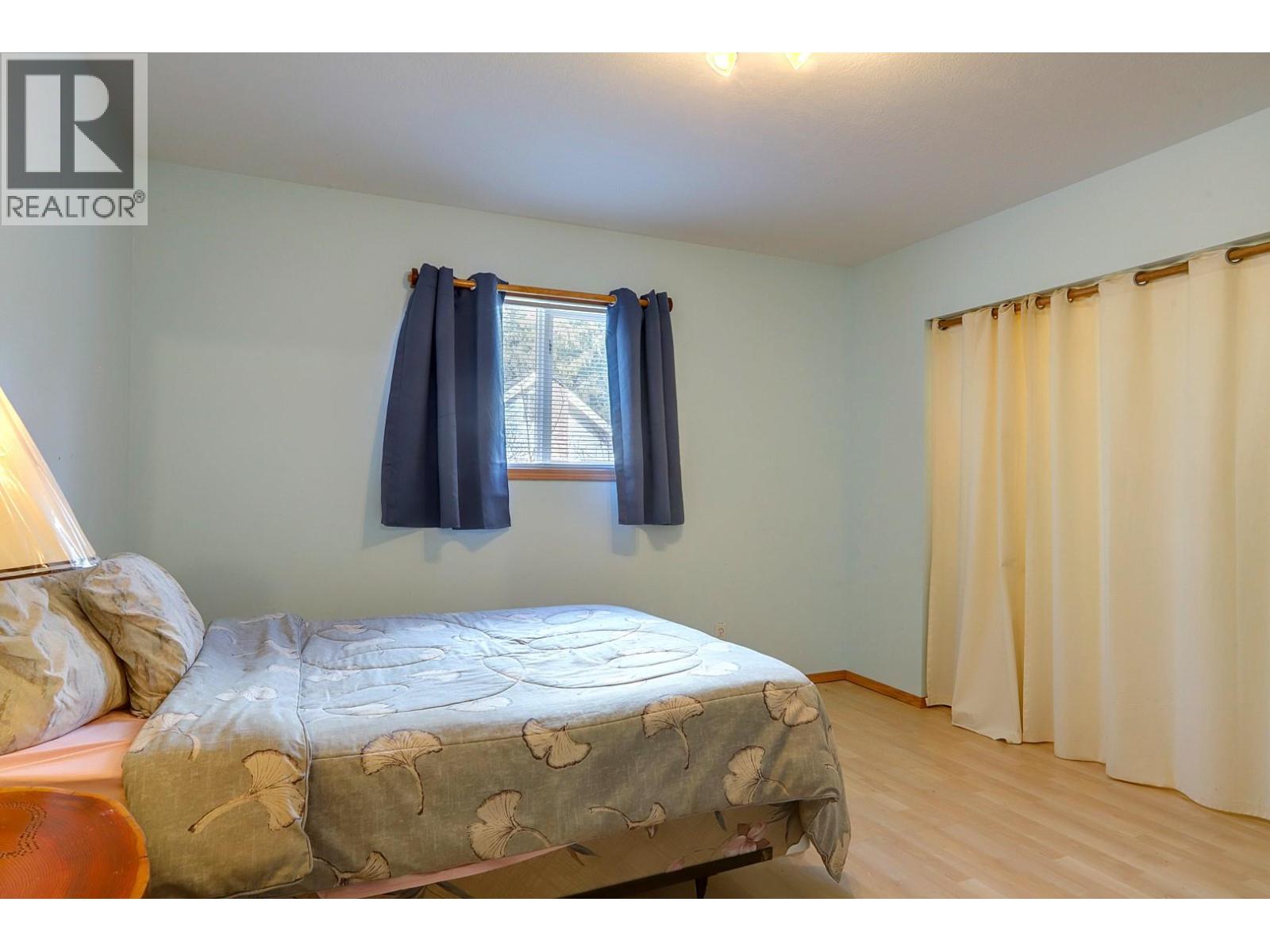 308 3rd Avenue NW, Nakusp