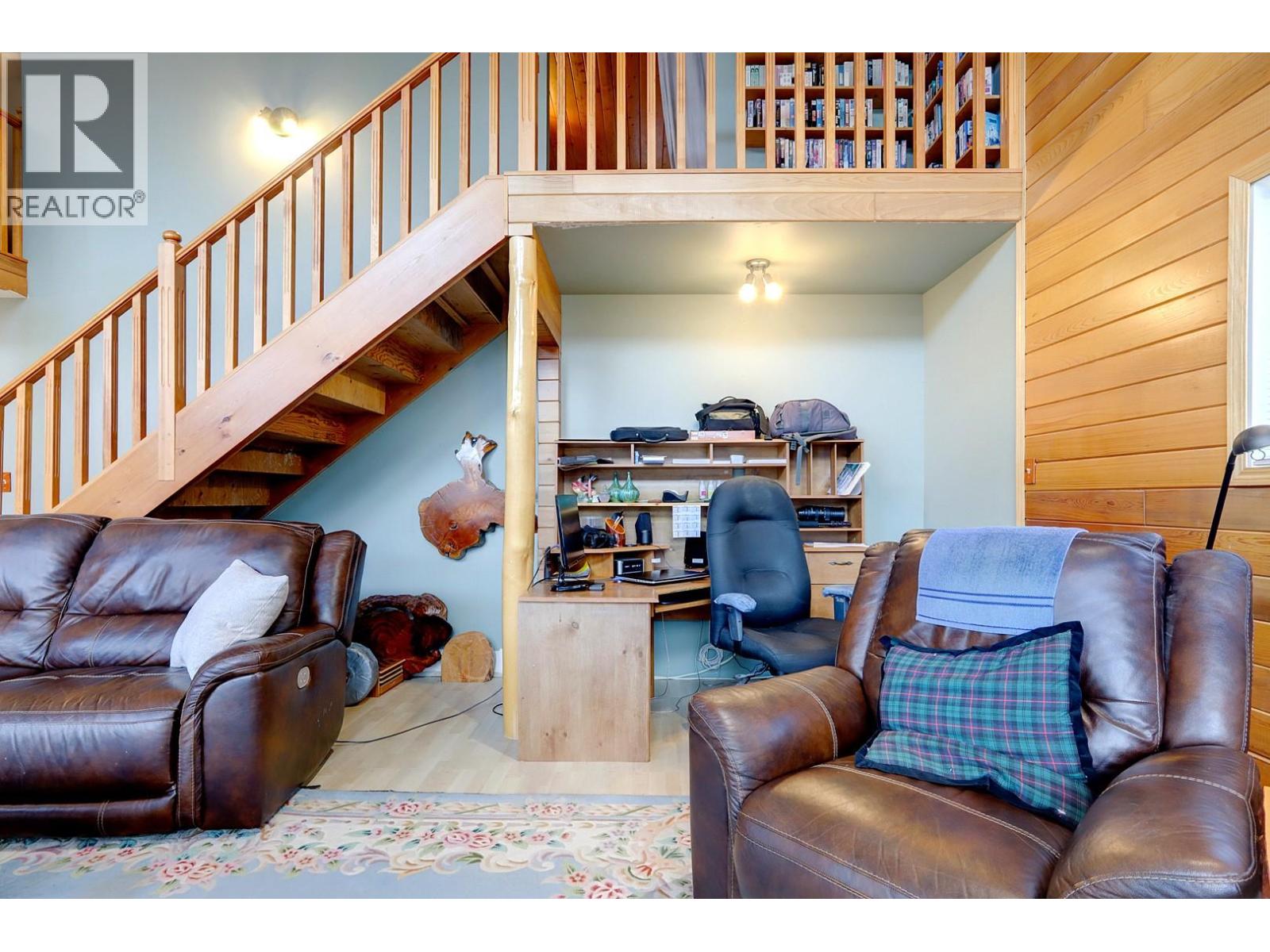 308 3rd Avenue NW, Nakusp