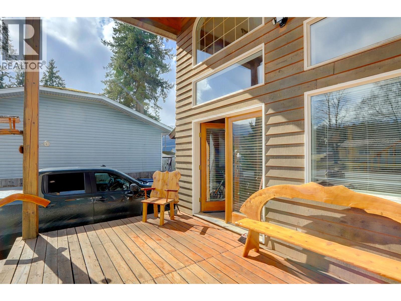 308 3rd Avenue NW, Nakusp