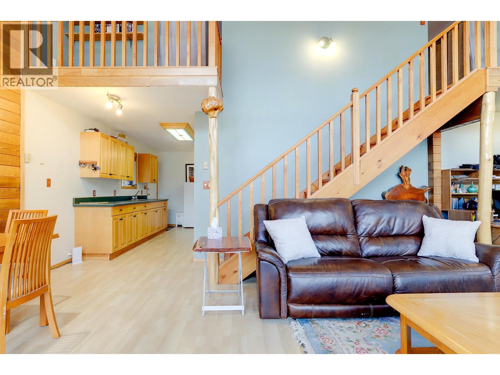 308 3rd Avenue NW, Nakusp