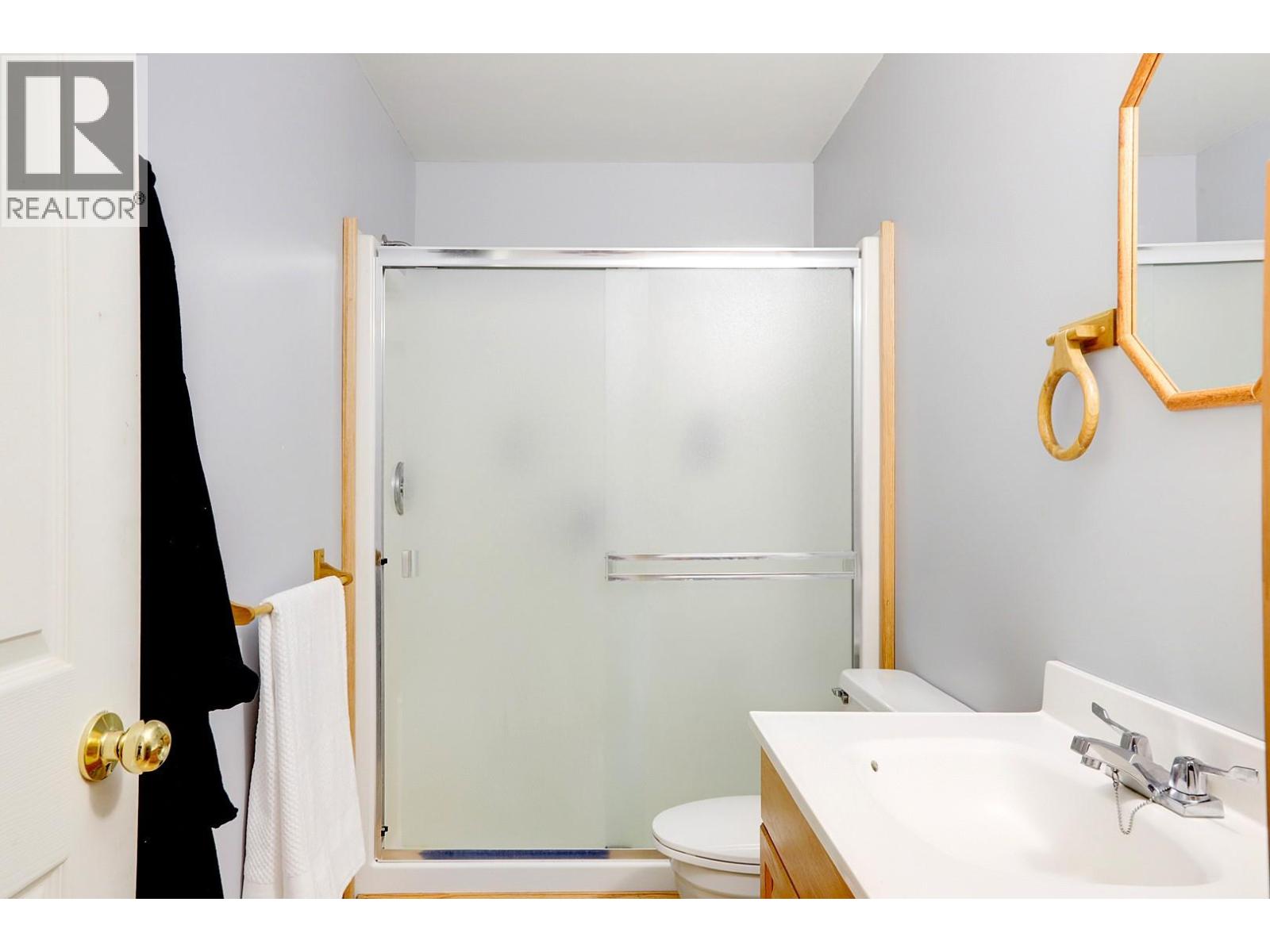 308 3rd Avenue NW, Nakusp