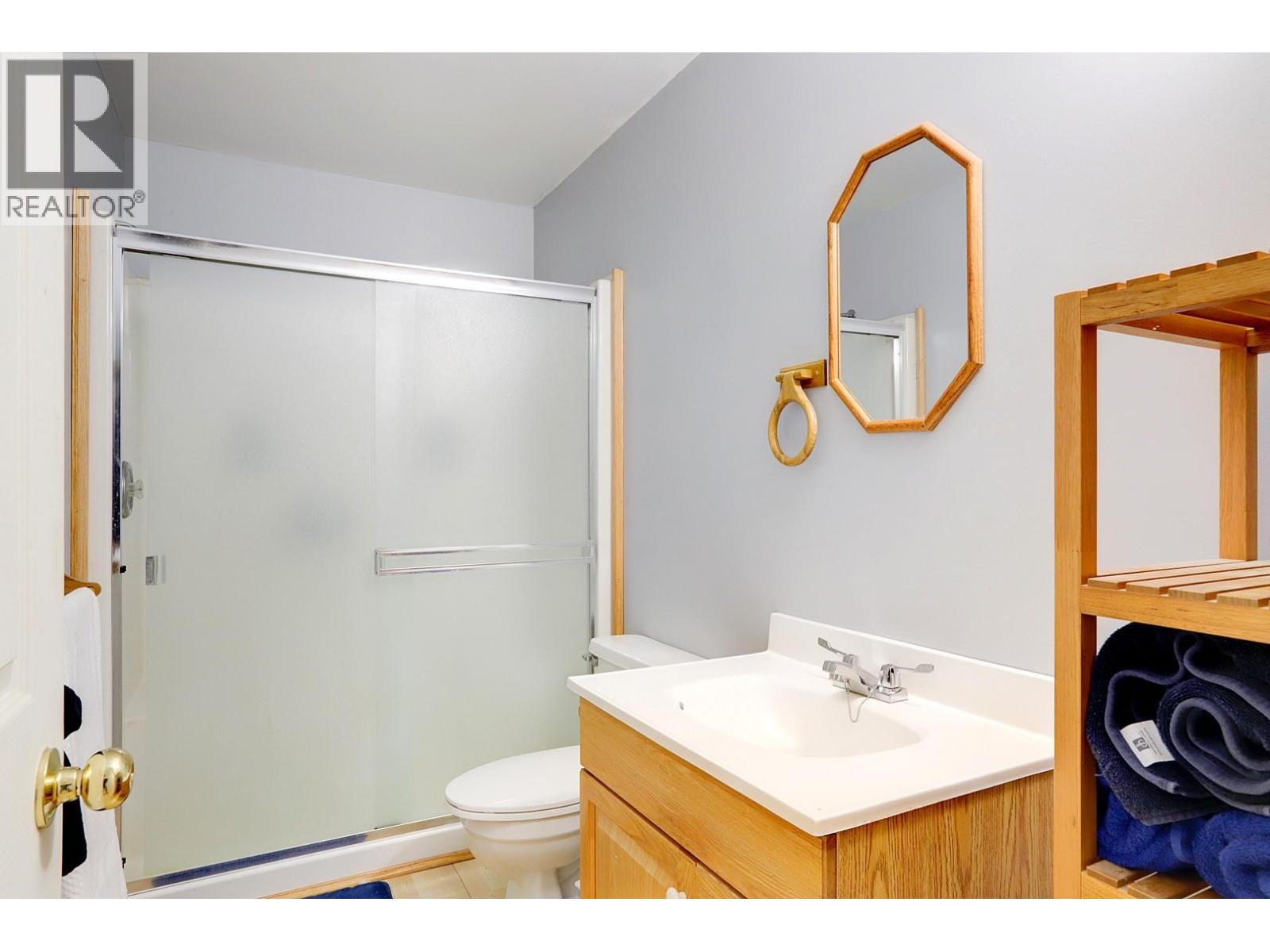 308 3rd Avenue NW, Nakusp