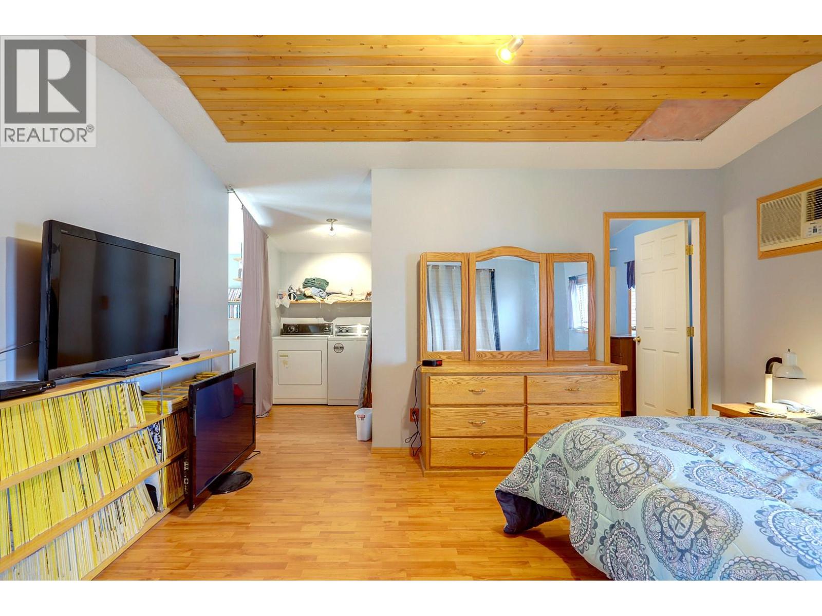 308 3rd Avenue NW, Nakusp