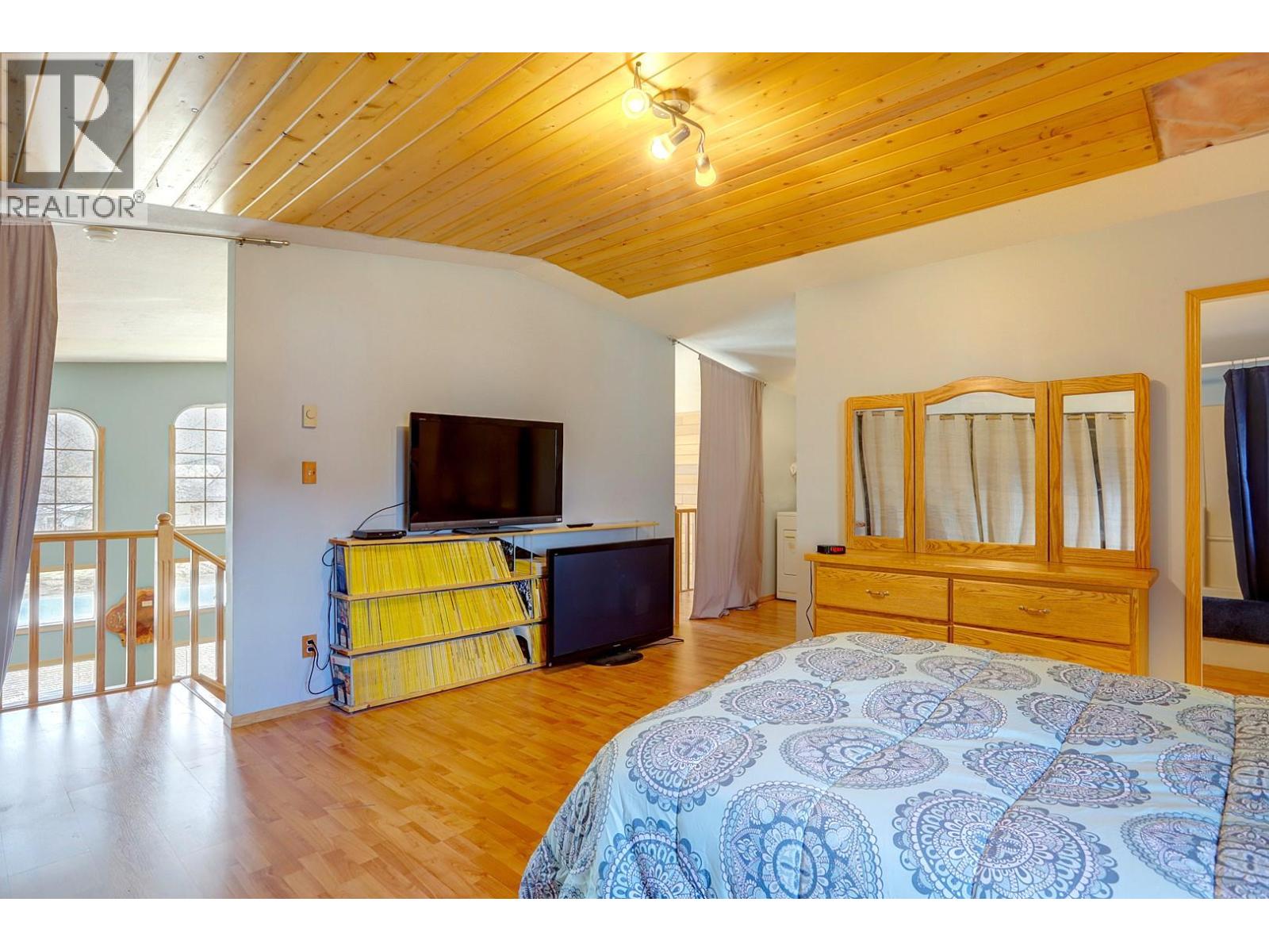 308 3rd Avenue NW, Nakusp