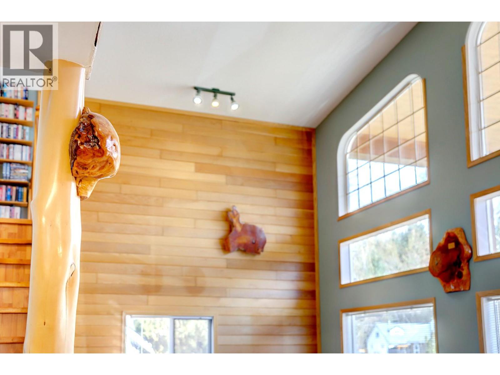 308 3rd Avenue NW, Nakusp