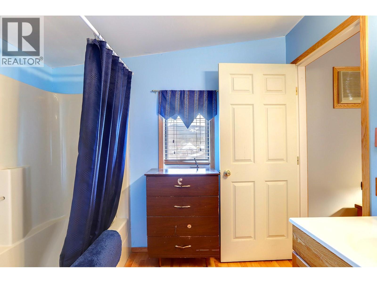 308 3rd Avenue NW, Nakusp