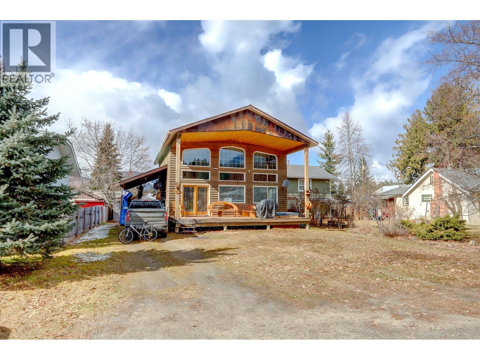 308 3rd Avenue NW, Nakusp