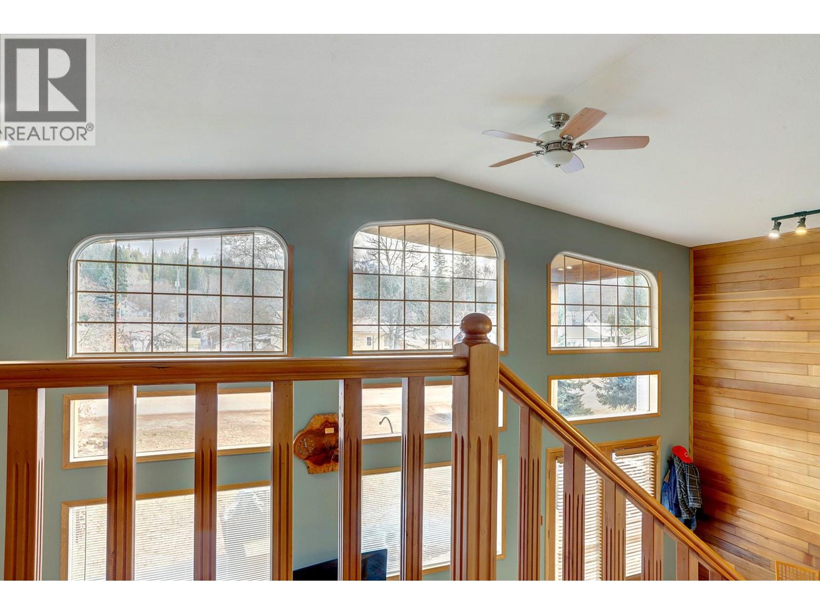 308 3rd Avenue NW, Nakusp