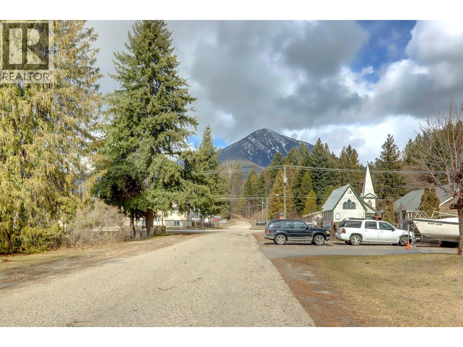 308 3rd Avenue NW, Nakusp