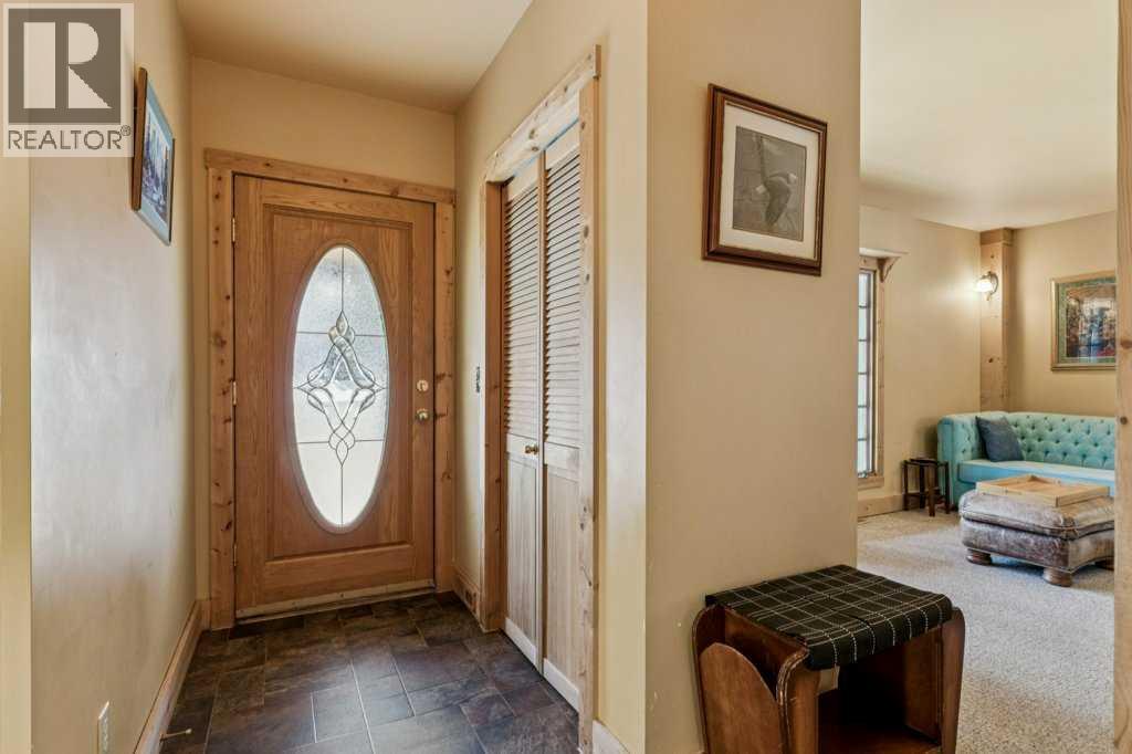 4 Pine Avenue, Bragg Creek