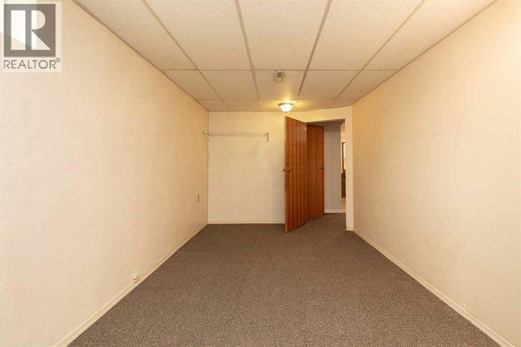 Single Family House Bungalow for Sale in   Street S Glendale Lethbridge 