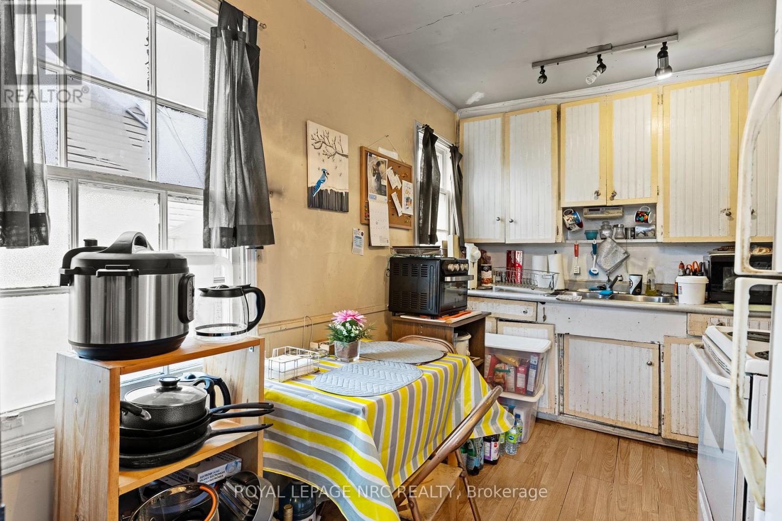385 CROWLAND AVENUE - 6