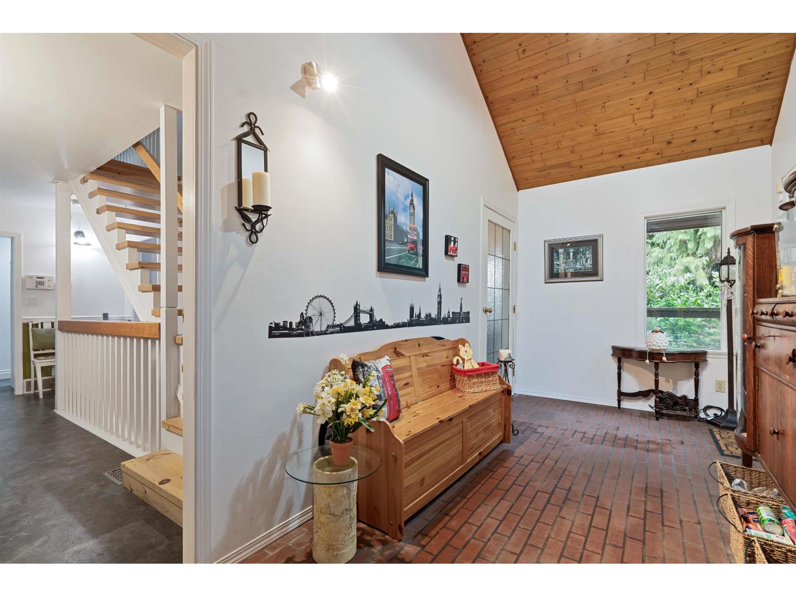 20017 FERNRIDGE CRESCENT, Langley