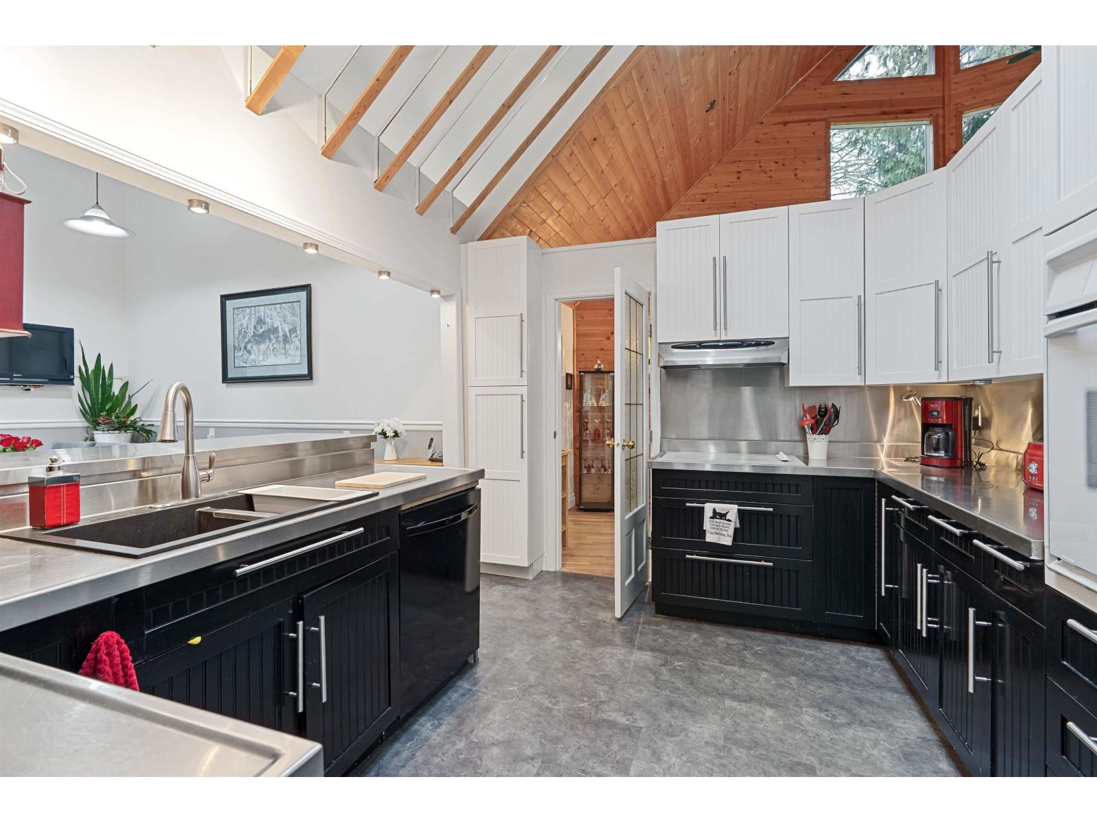 20017 FERNRIDGE CRESCENT, Langley