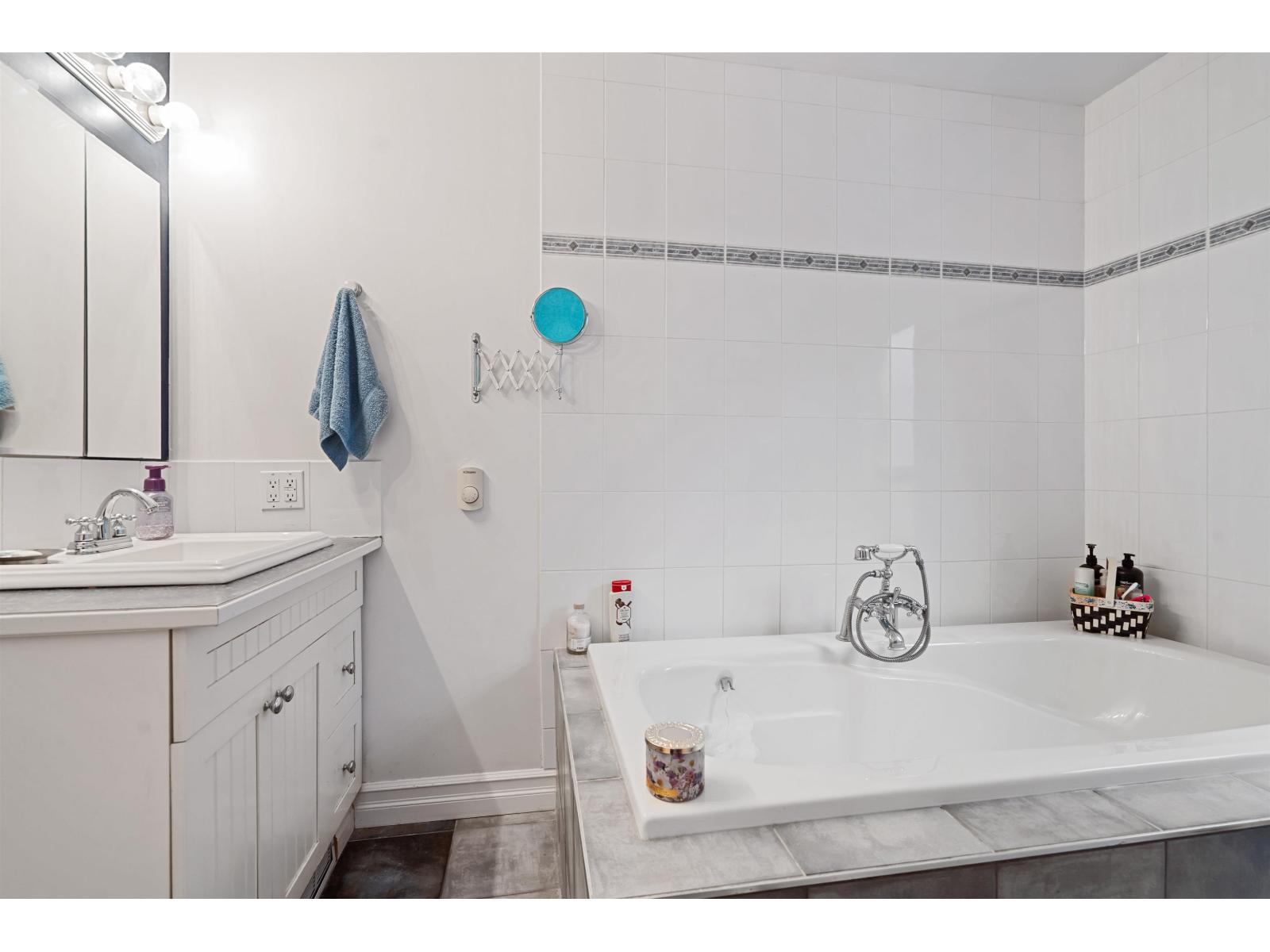 20017 FERNRIDGE CRESCENT, Langley