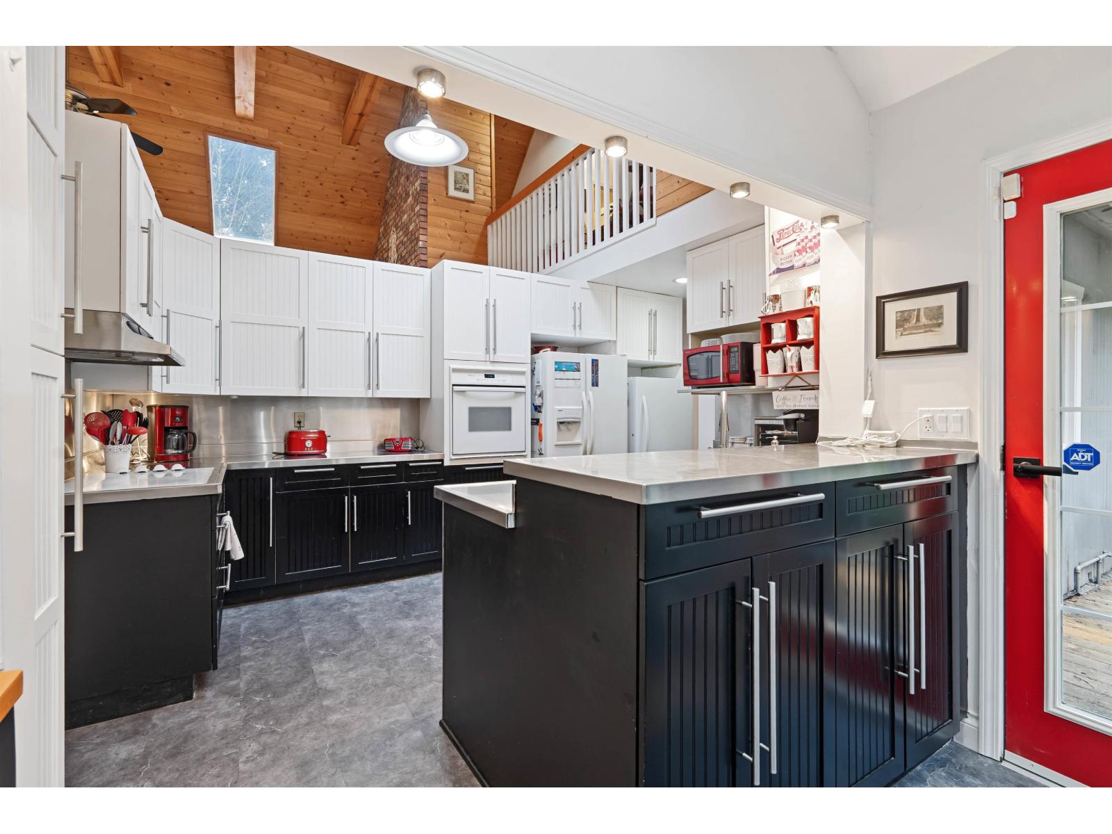 20017 FERNRIDGE CRESCENT, Langley