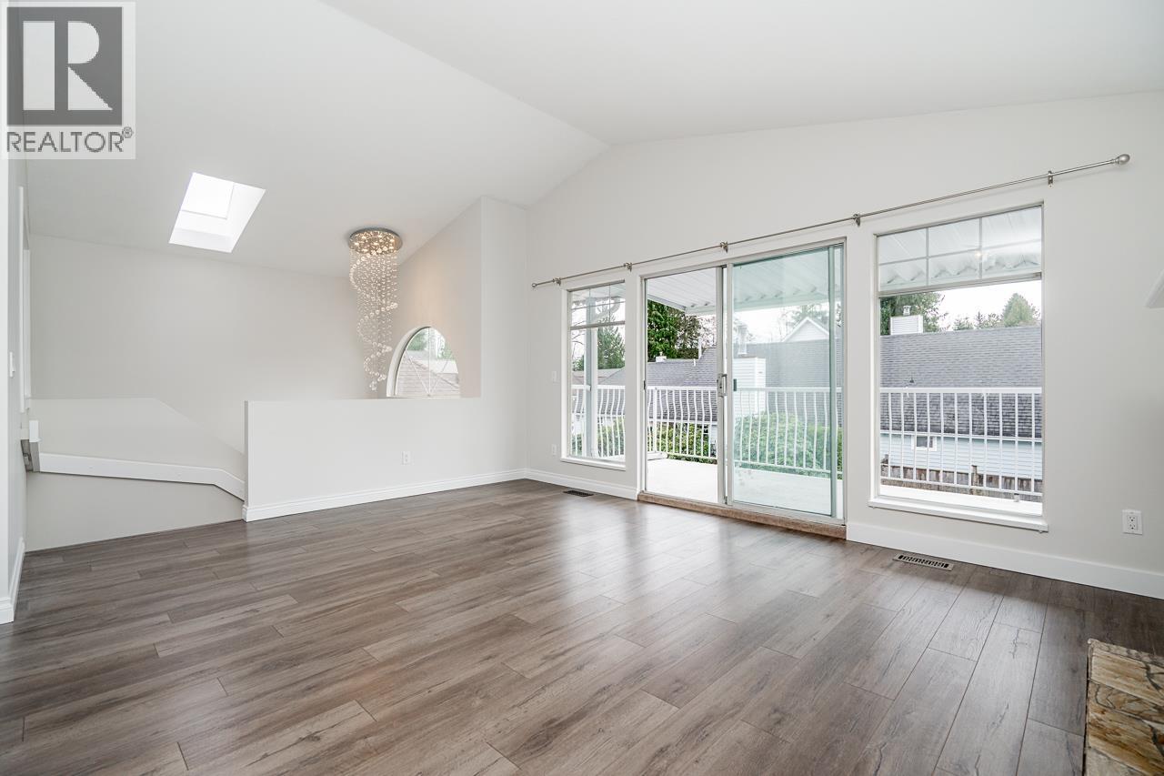 18 2865 GLEN DRIVE, Coquitlam