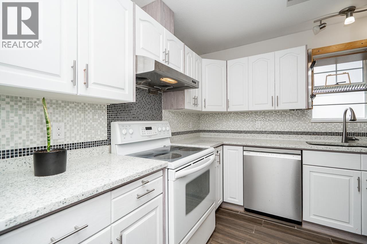 18 2865 GLEN DRIVE, Coquitlam