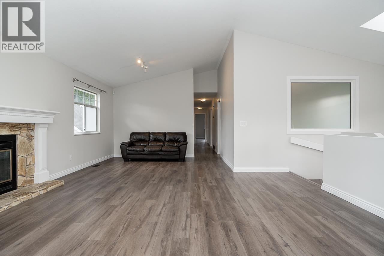 18 2865 GLEN DRIVE, Coquitlam