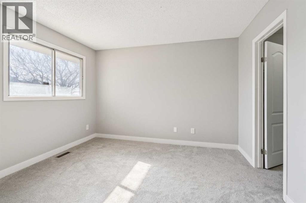 Single Family House for Sale in    Street NE Rundle Calgary 