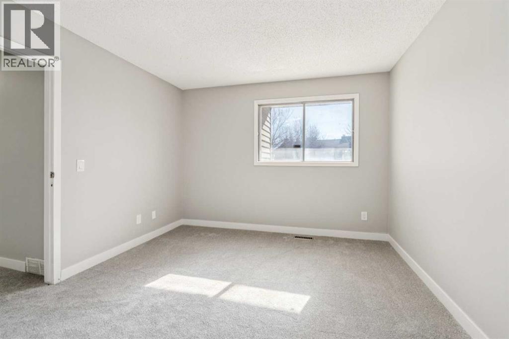 Single Family House for Sale in    Street NE Rundle Calgary 