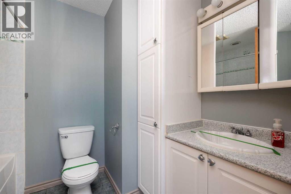 21 Ells Crescent, Fort McMurray