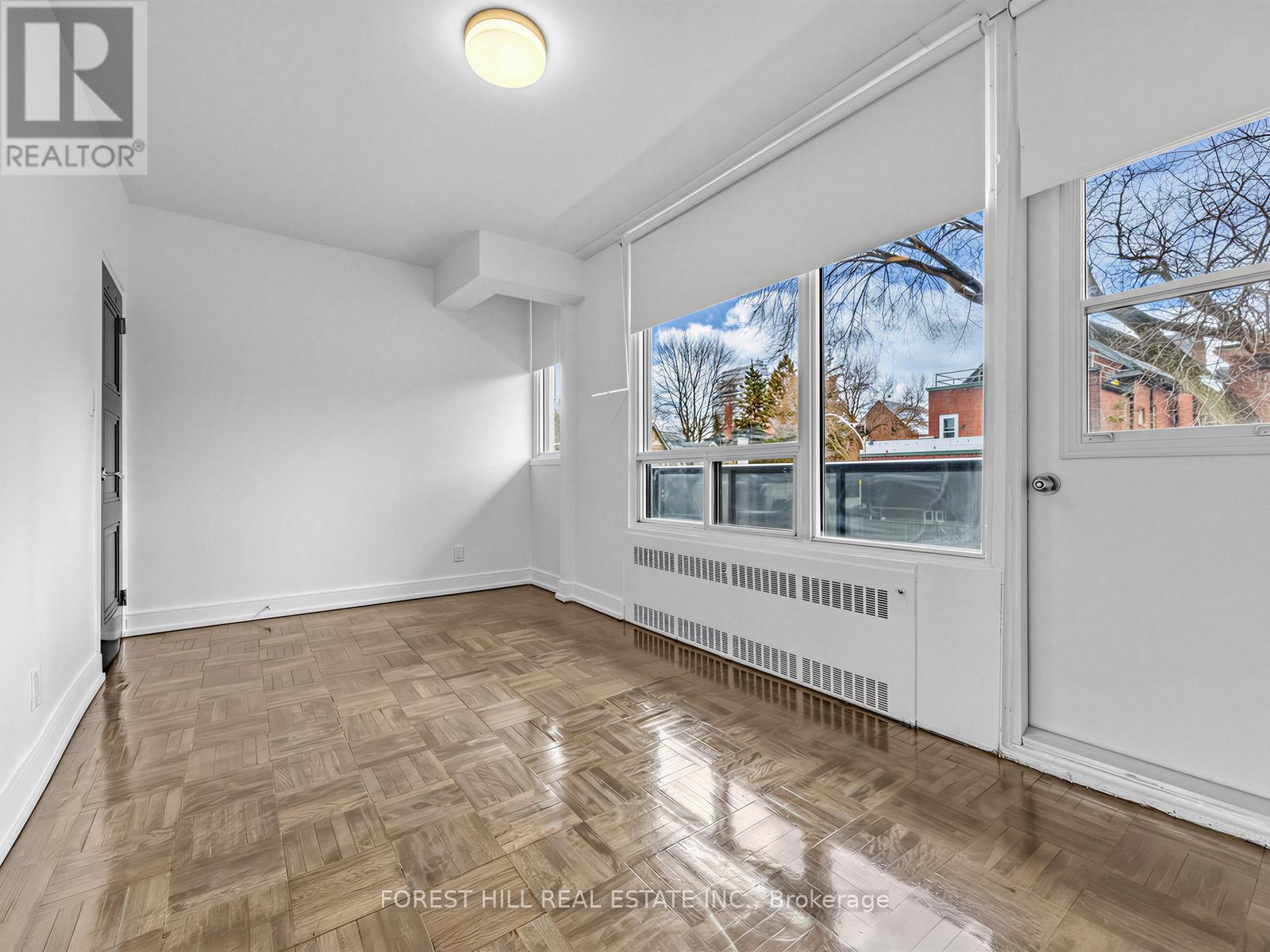 102 – 70 SPADINA ROAD