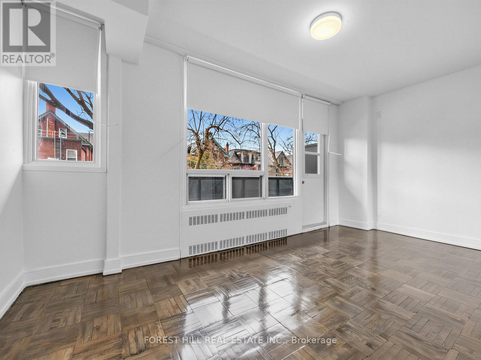 102 – 70 SPADINA ROAD