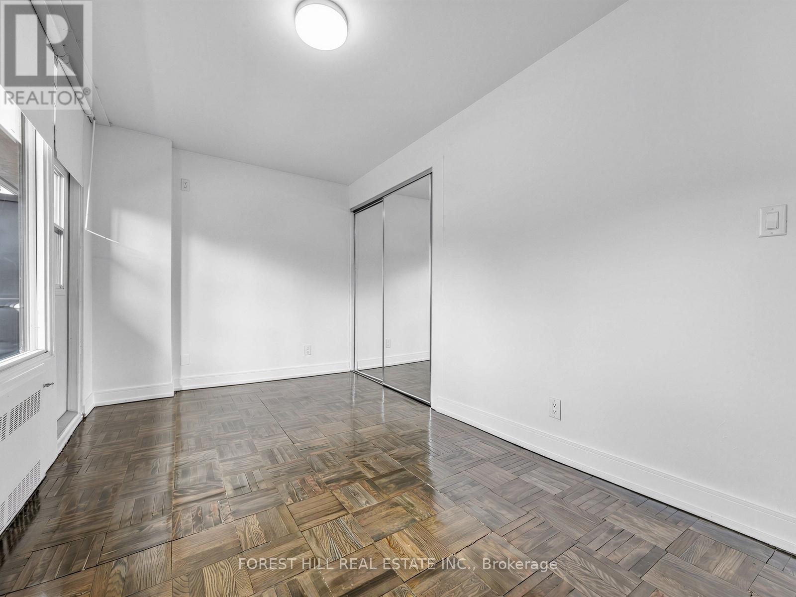 102 – 70 SPADINA ROAD