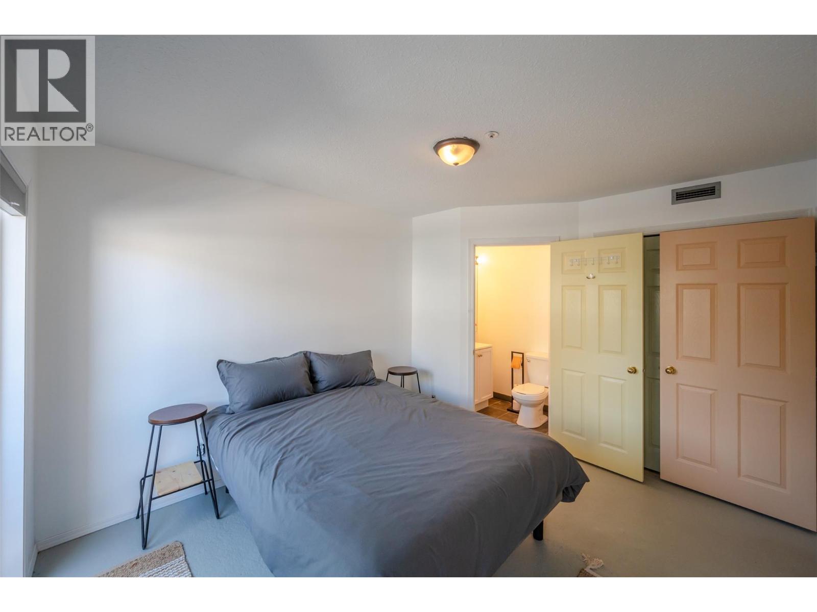 #3 1135 Main Street - 20