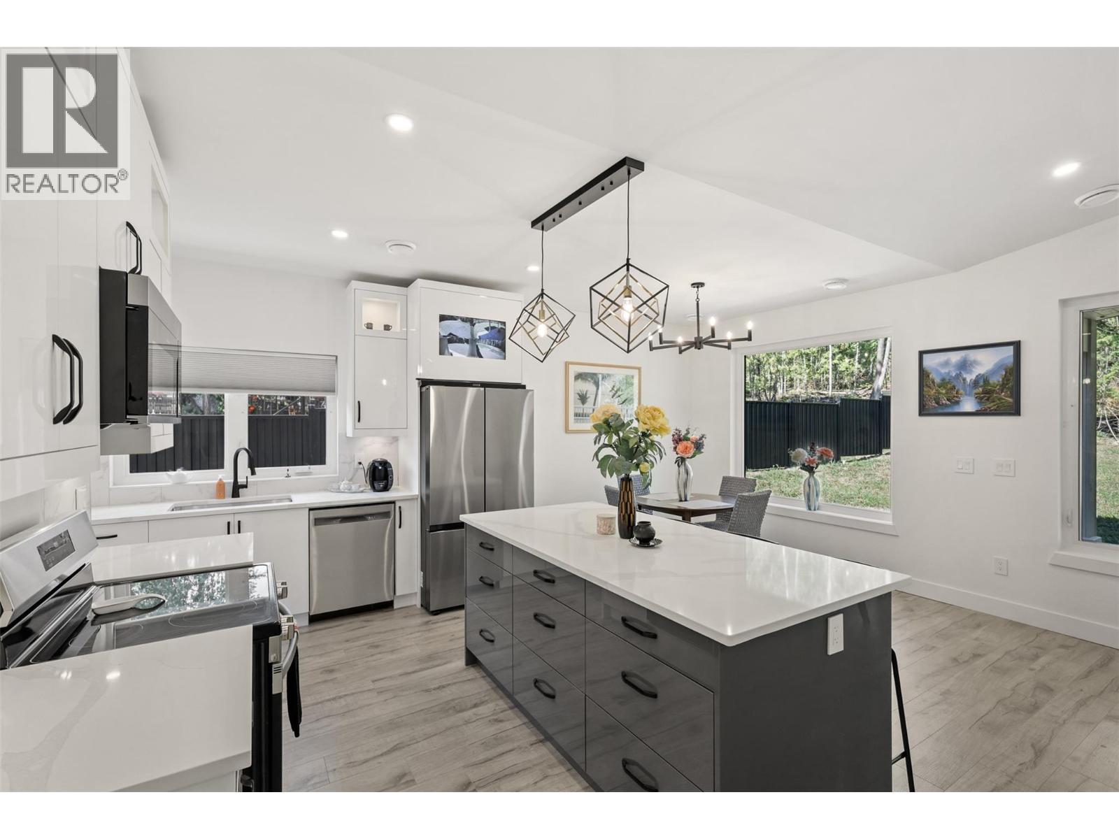 7670 Mountain Drive, Anglemont