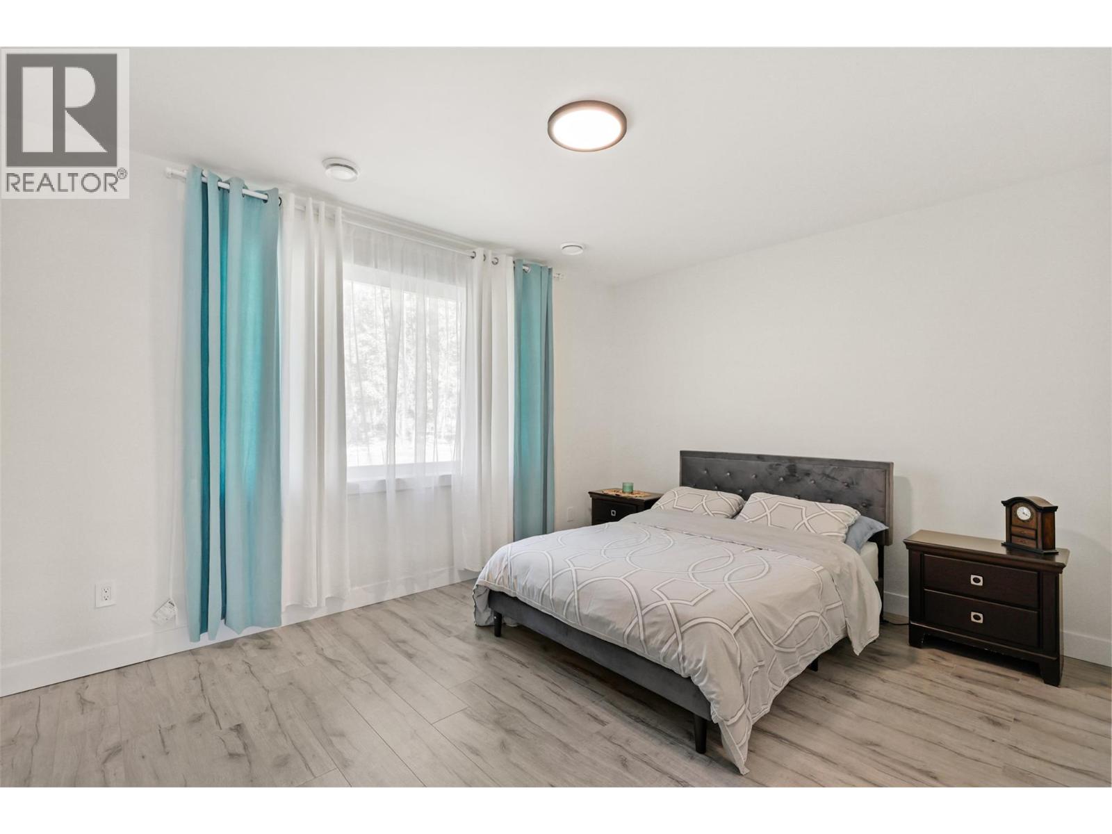 7670 Mountain Drive, Anglemont