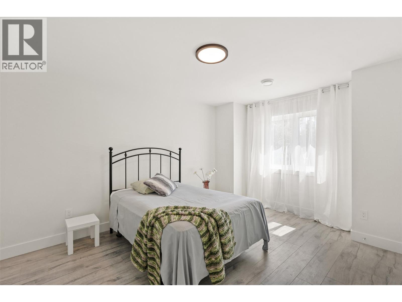 7670 Mountain Drive, Anglemont