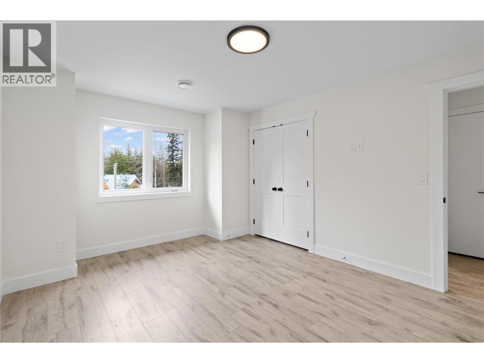 7670 Mountain Drive, Anglemont