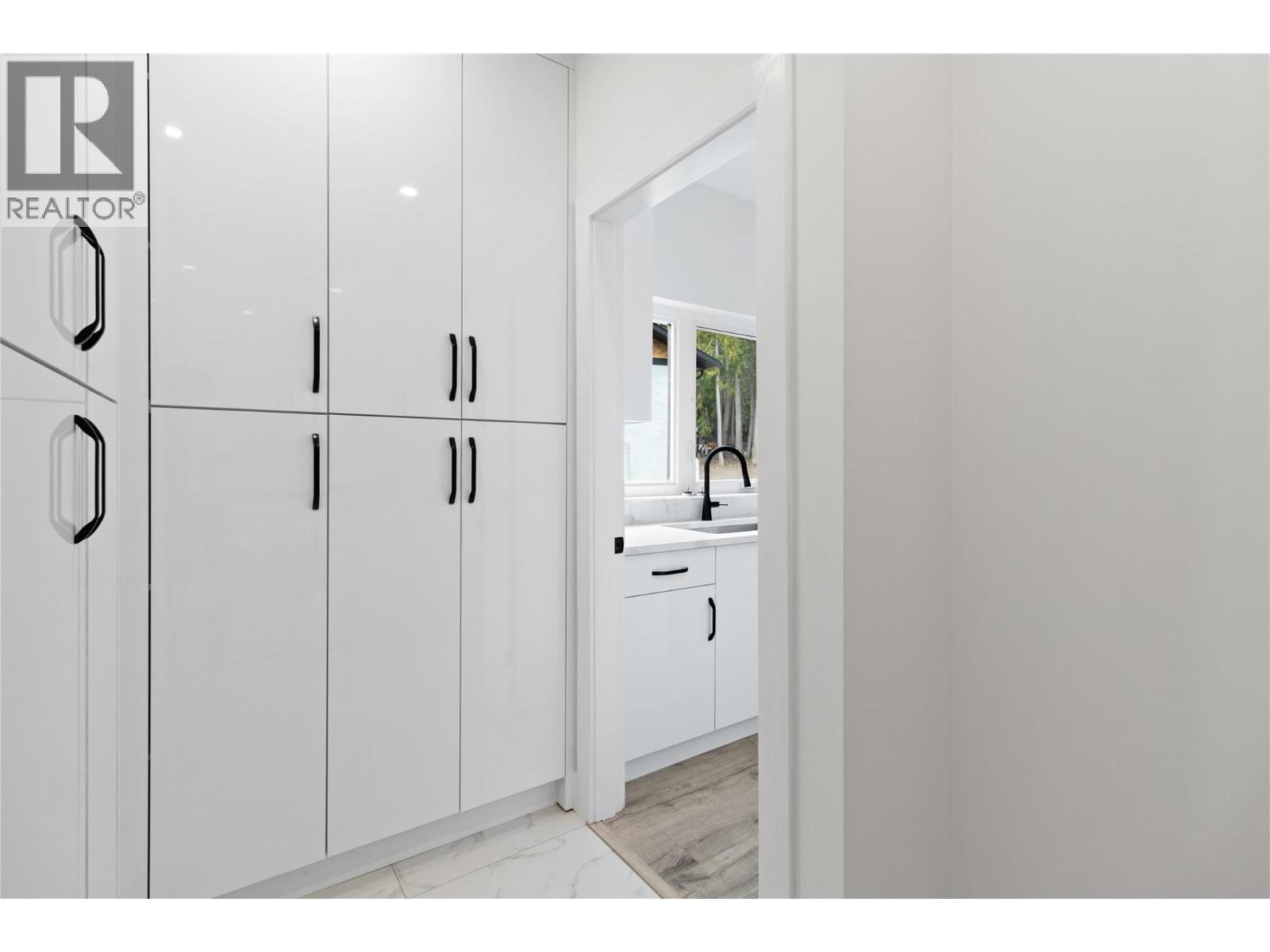 7670 Mountain Drive, Anglemont