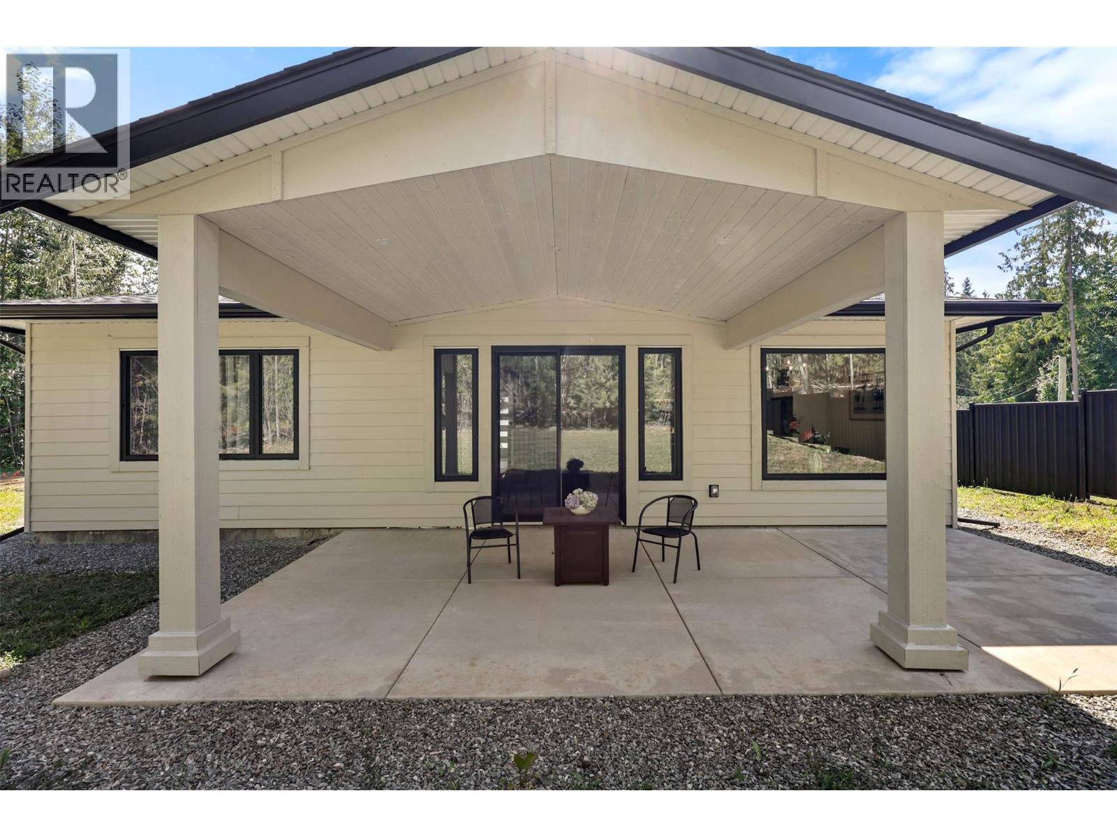 7670 Mountain Drive, Anglemont