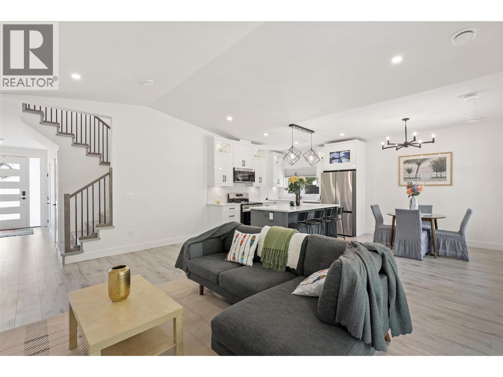 7670 Mountain Drive, Anglemont