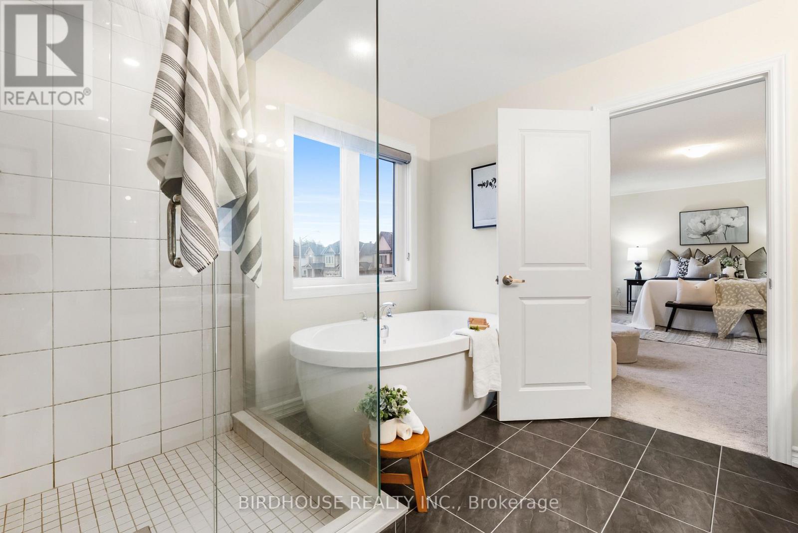 53 HANCOCK CRESCENT — photo 31