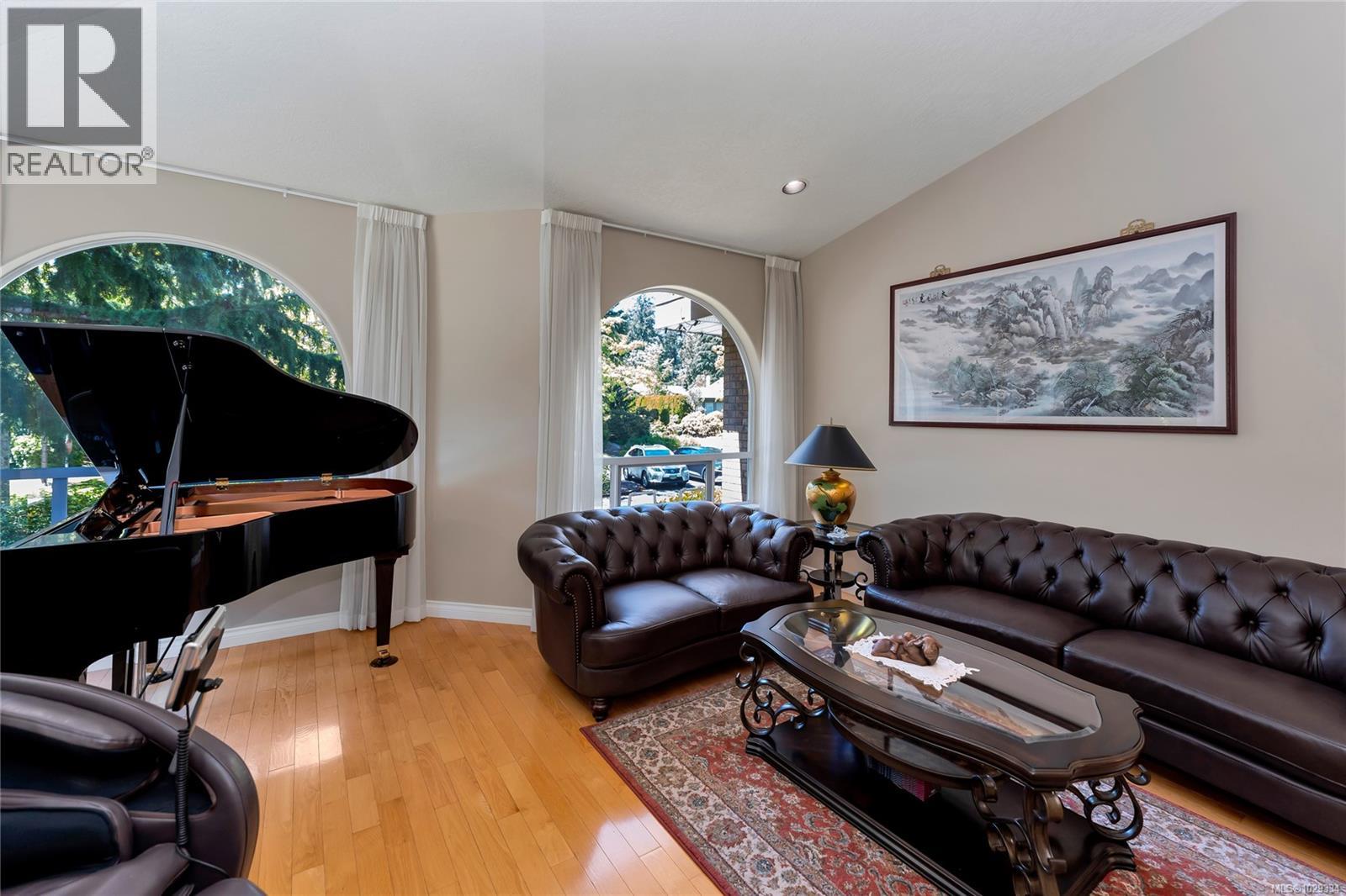  948 Boulderwood Rise, Saanich