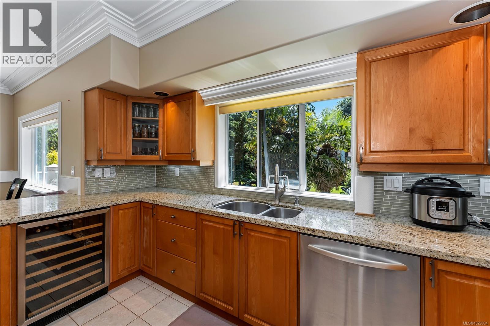  948 Boulderwood Rise, Saanich