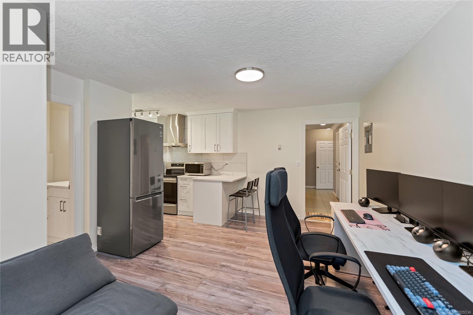  948 Boulderwood Rise, Saanich