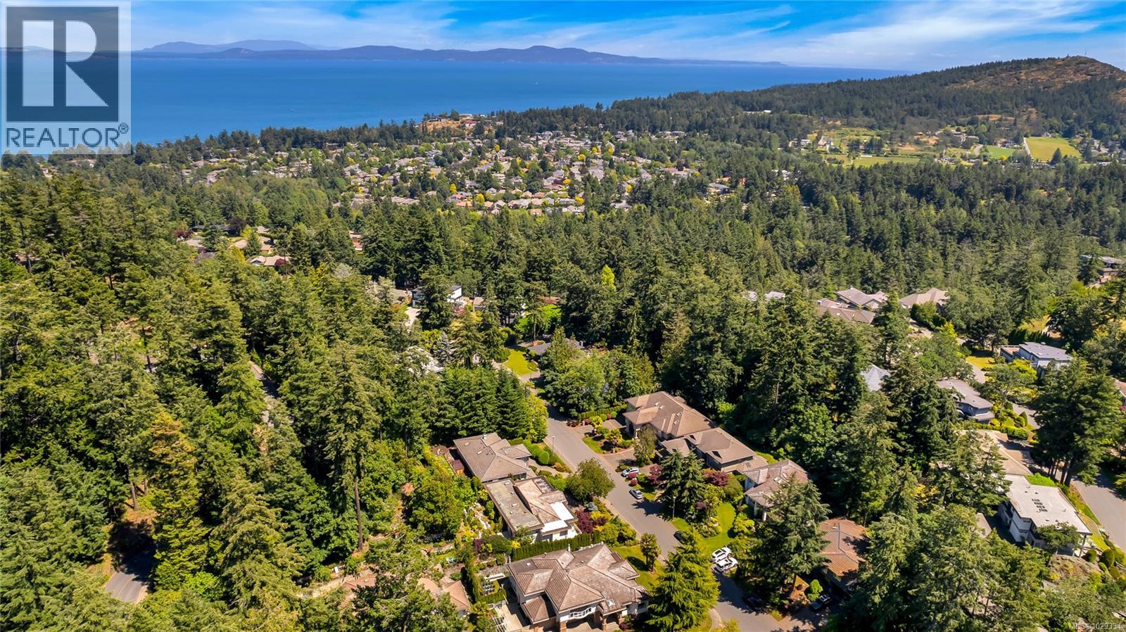  948 Boulderwood Rise, Saanich